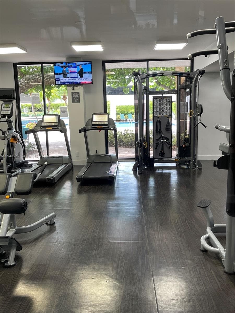 PARC CENTRAL AVENTURA EAS · #1804 in Aventura - Photo 6