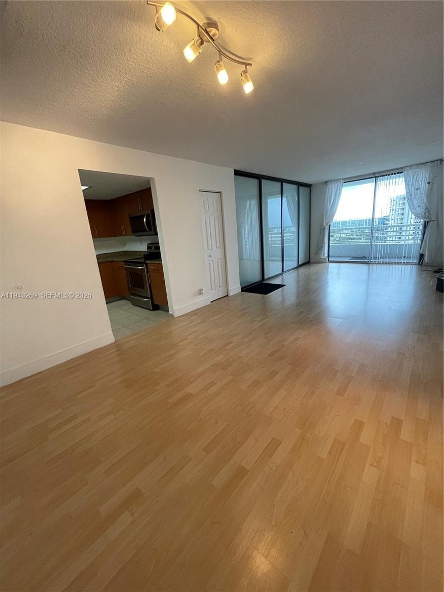 PARC CENTRAL AVENTURA EAS · #1804 in Aventura - Photo 46