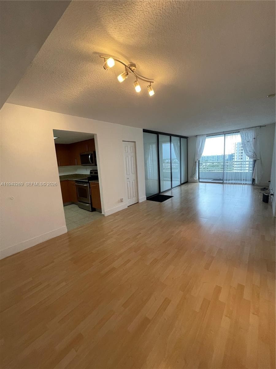 PARC CENTRAL AVENTURA EAS · #1804 in Aventura - Photo 43