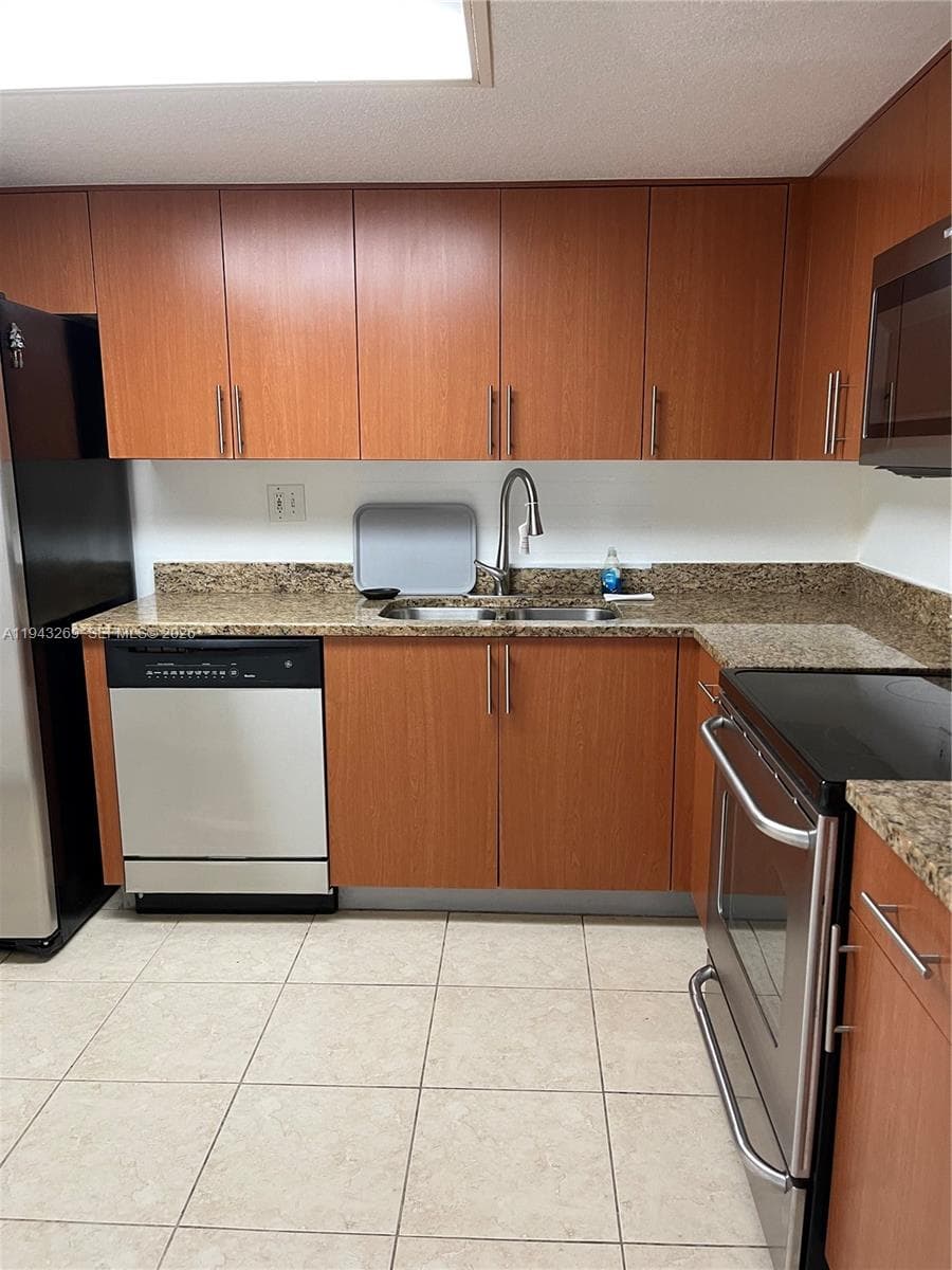 PARC CENTRAL AVENTURA EAS · #1804 in Aventura - Photo 16