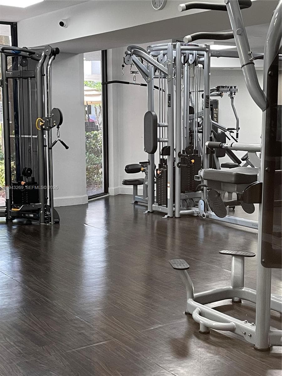 PARC CENTRAL AVENTURA EAS · #1804 in Aventura - Photo 7