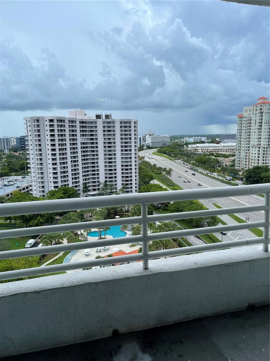 PARC CENTRAL AVENTURA EAS · #1804 in Aventura - Photo 32