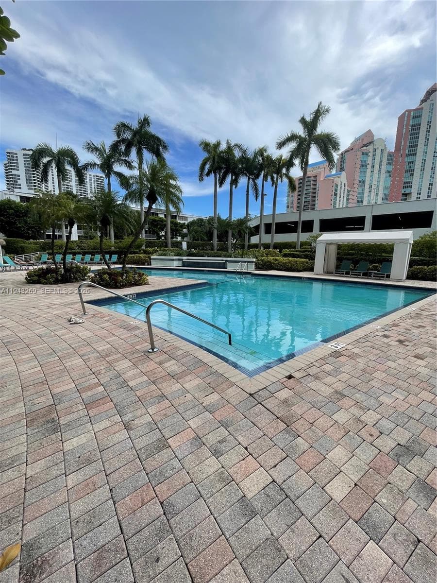 PARC CENTRAL AVENTURA EAS · #1804 in Aventura - Photo 9