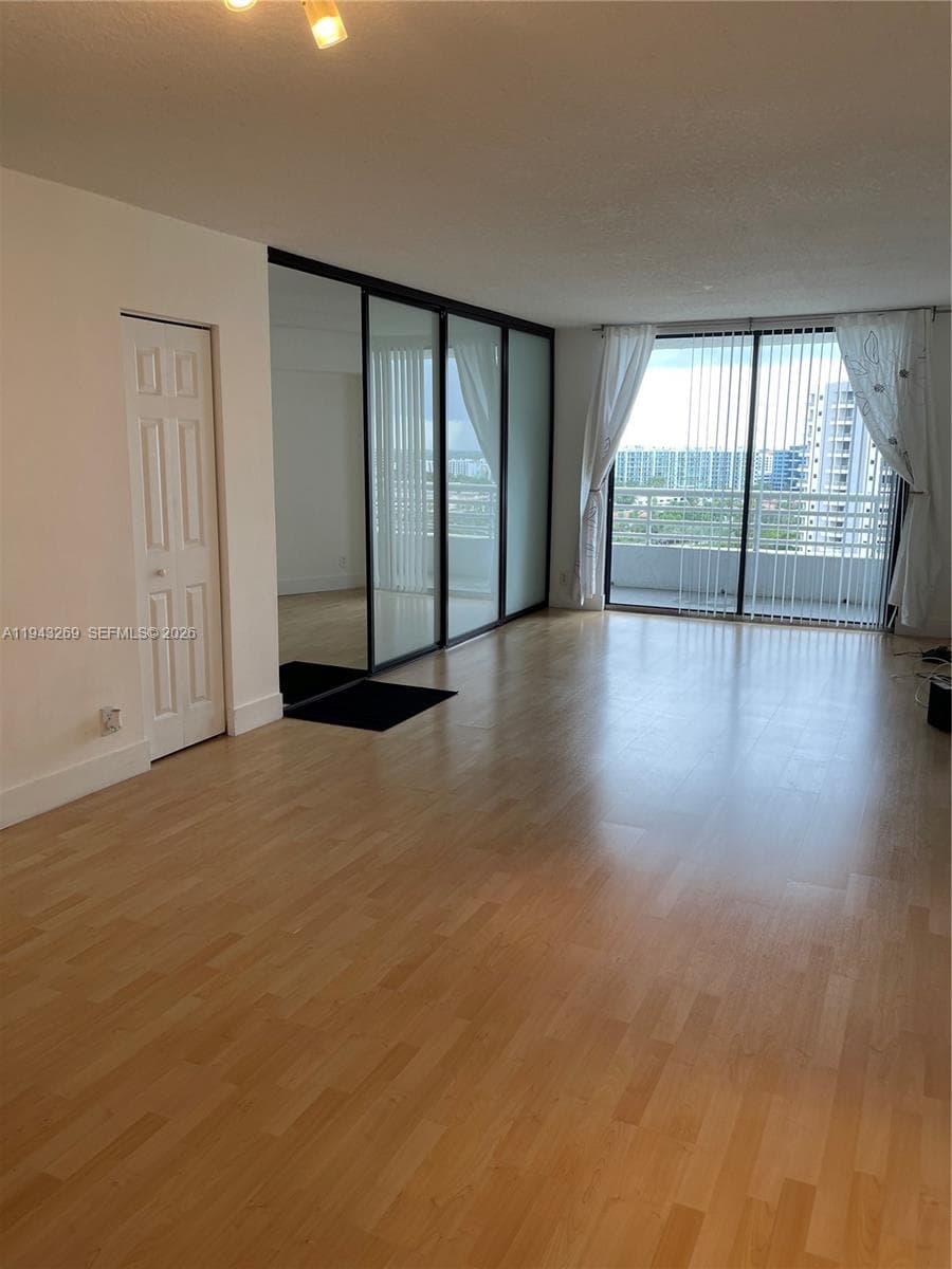 PARC CENTRAL AVENTURA EAS · #1804 in Aventura - Photo 24