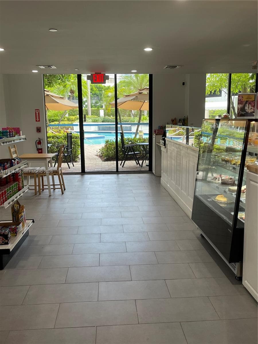 PARC CENTRAL AVENTURA EAS · #1804 in Aventura - Photo 14