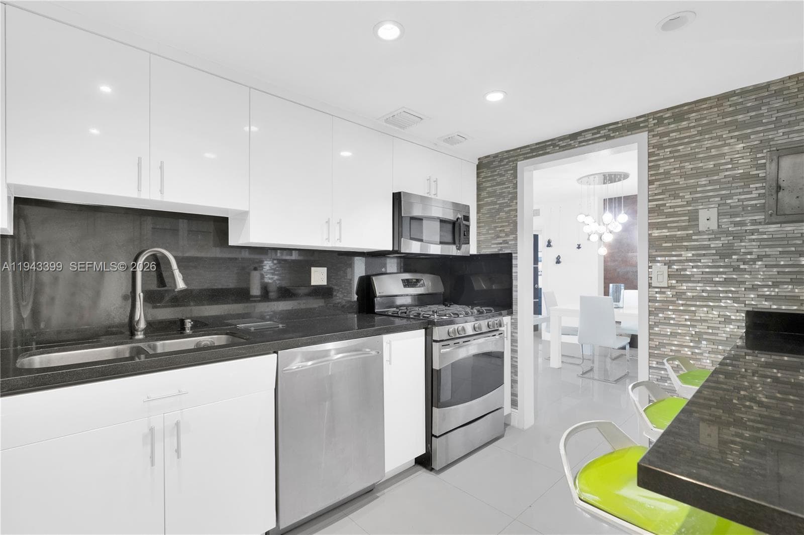 PARKER TOWER CONDO · #1211 in Hallandale Beach - Photo 9