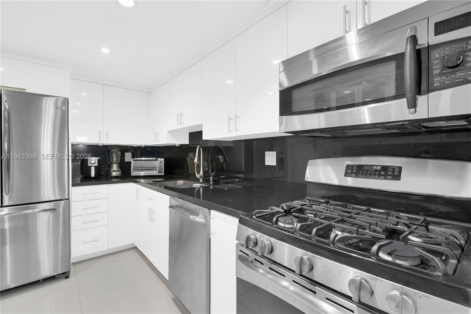 PARKER TOWER CONDO · #1211 in Hallandale Beach - Photo 8