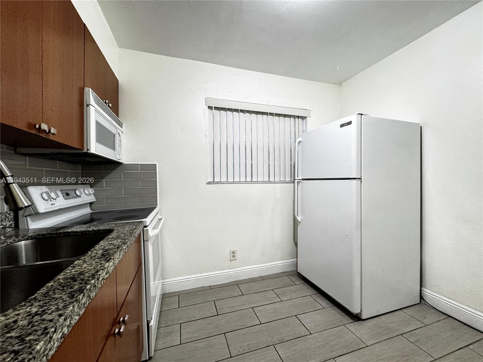 CRYSTAL CONDO · #110 in Hallandale Beach - Photo 2