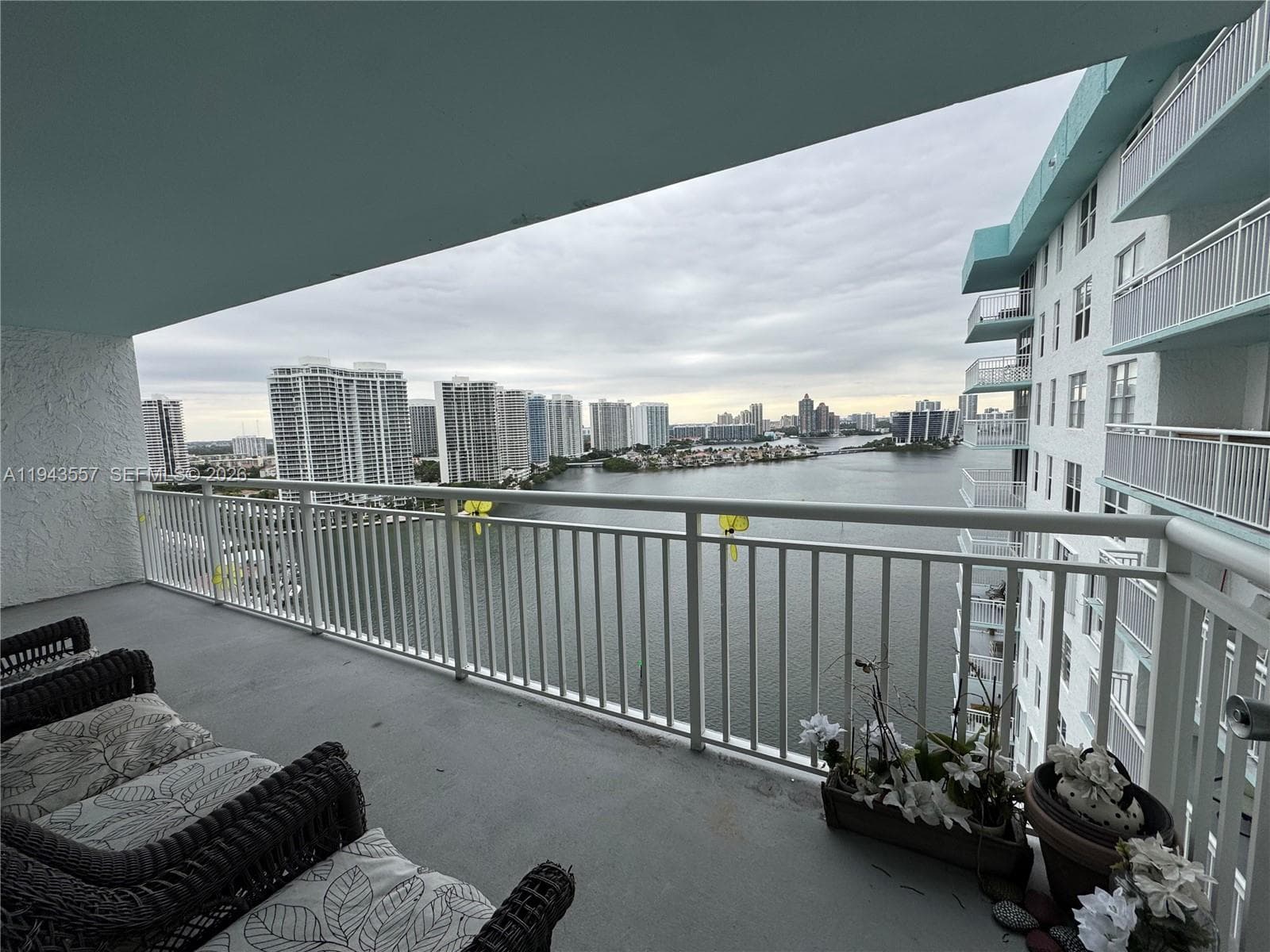 HUGE BALCONY
