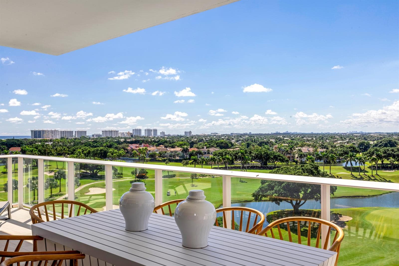 BALCONY DINING