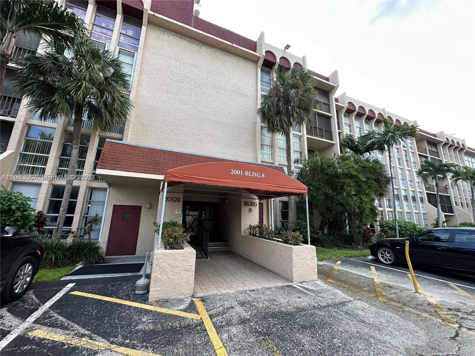 DESOTO PARK CONDO · #104 in Hallandale Beach - Photo 4