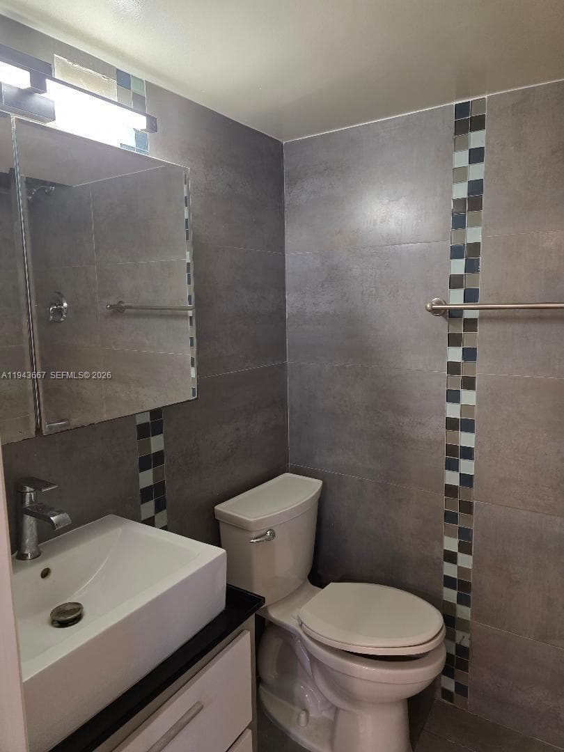 DESOTO PARK CONDO · #104 in Hallandale Beach - Photo 8
