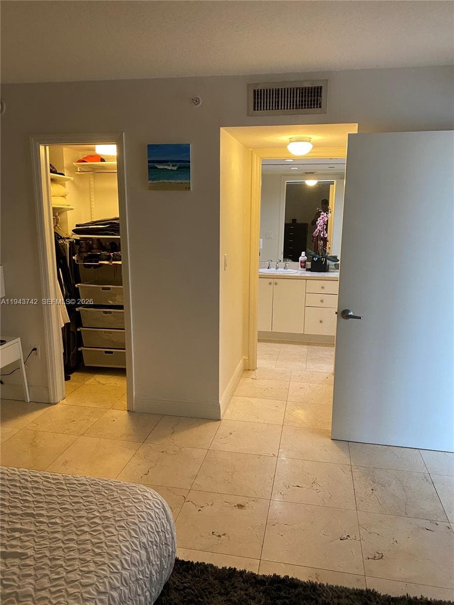 THE COLLINS CONDO · #426 in Miami Beach - Photo 10