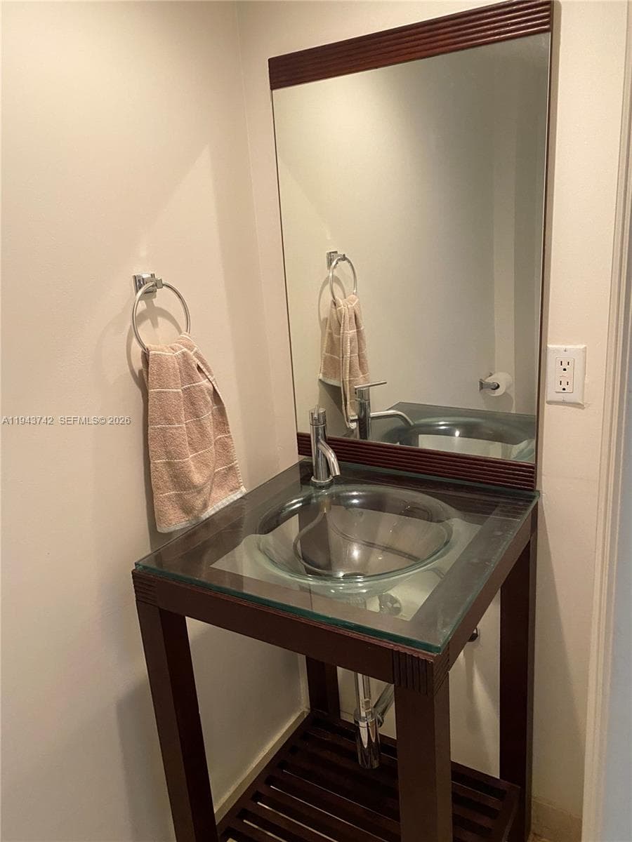 THE COLLINS CONDO · #426 in Miami Beach - Photo 4