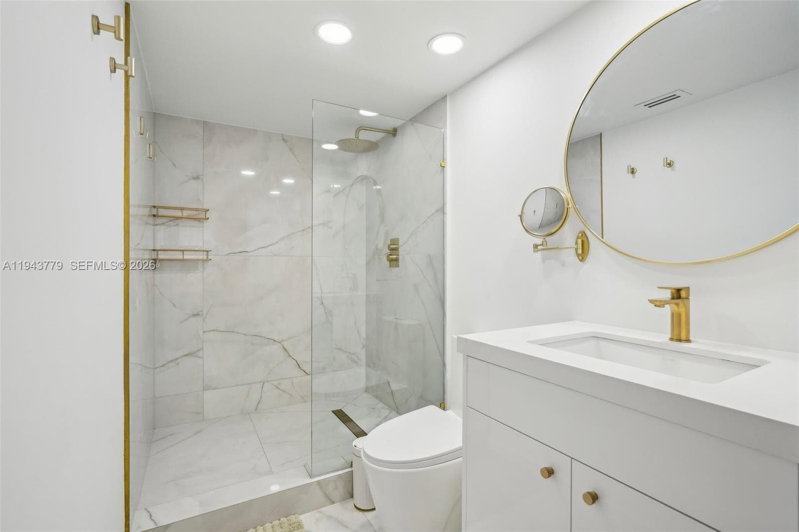 Yacht Club · #5603 in Aventura - Photo 3