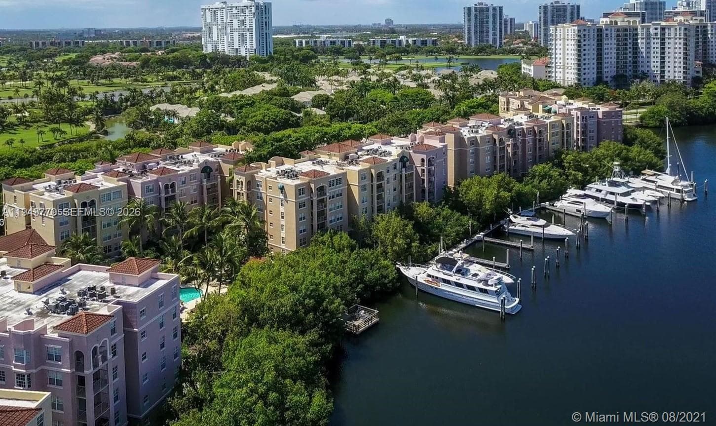 Yacht Club · #5603 in Aventura - Photo 5