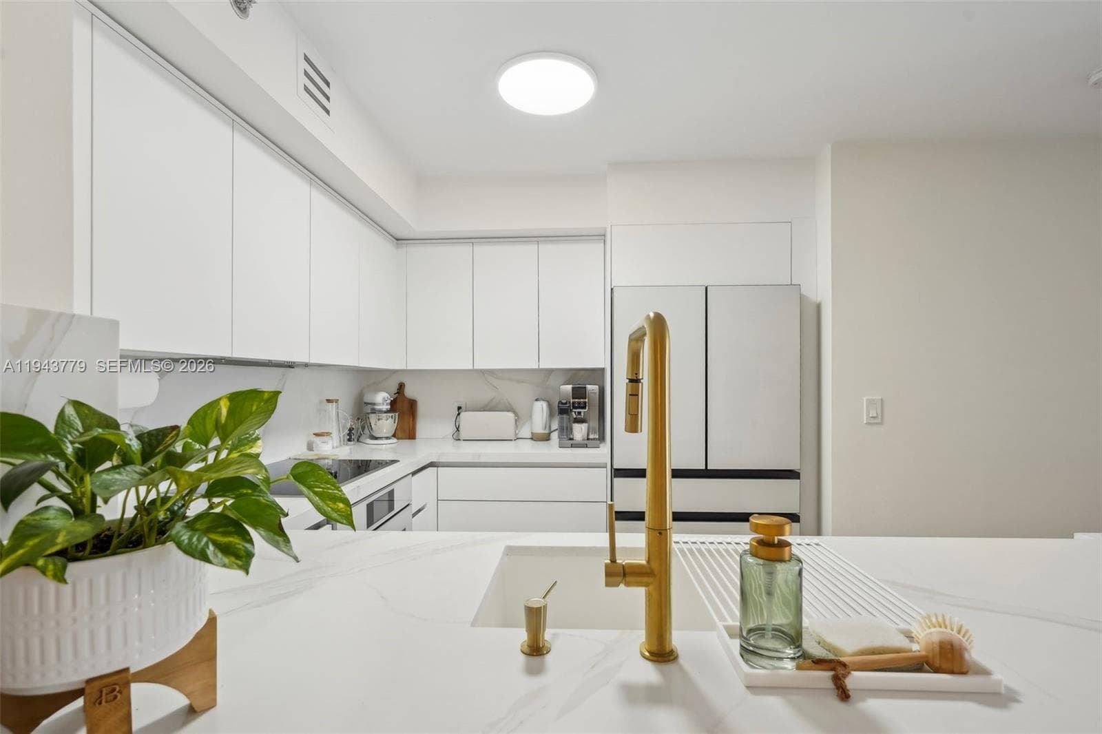 Yacht Club · #5603 in Aventura - Photo 10