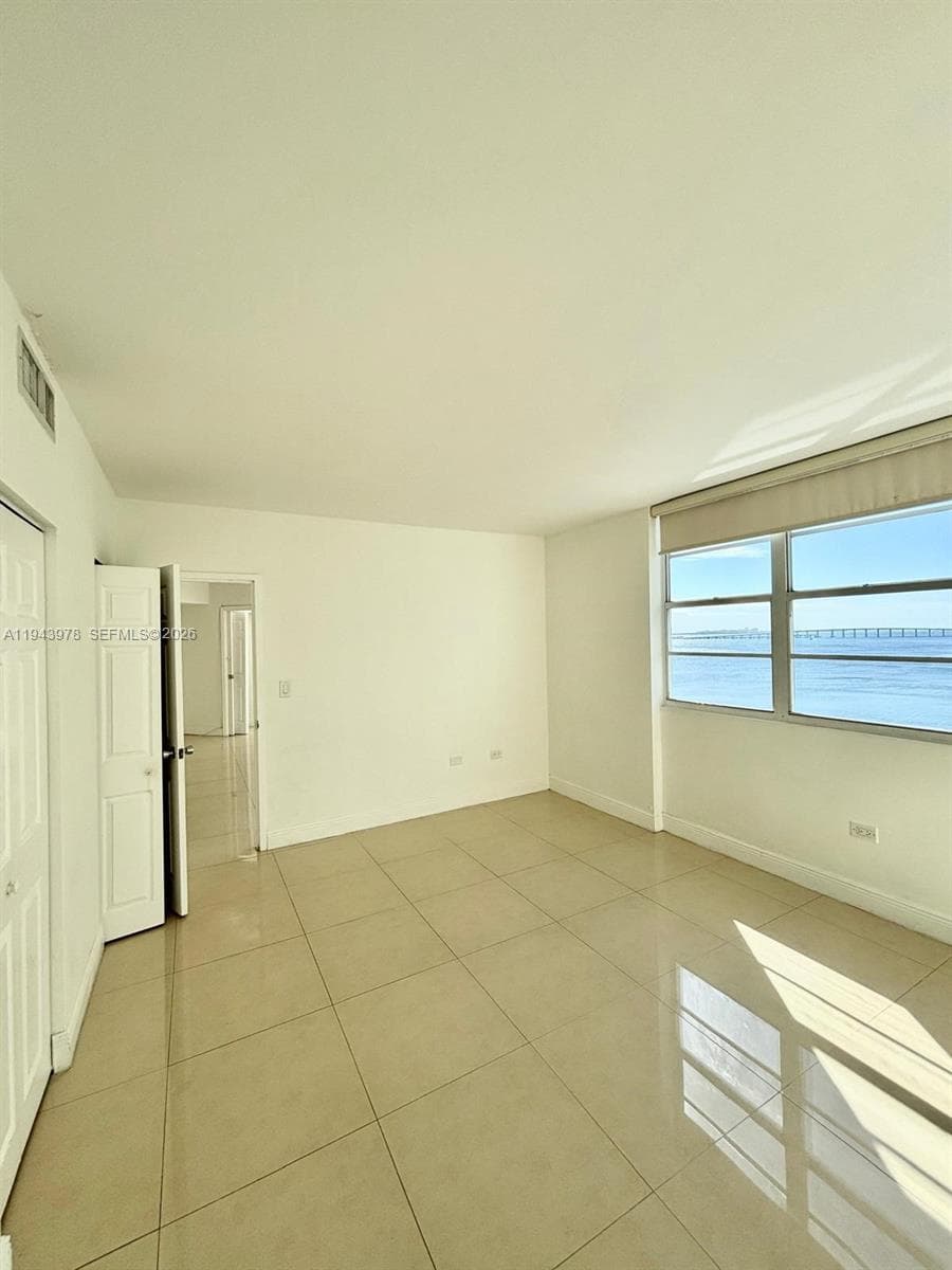 FOUR AMBASSADORS CONDO PH · #1067 in Miami - Photo 2