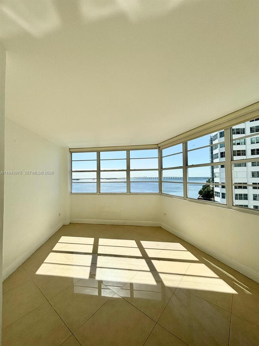 FOUR AMBASSADORS CONDO PH · #1067 in Miami - Photo 4