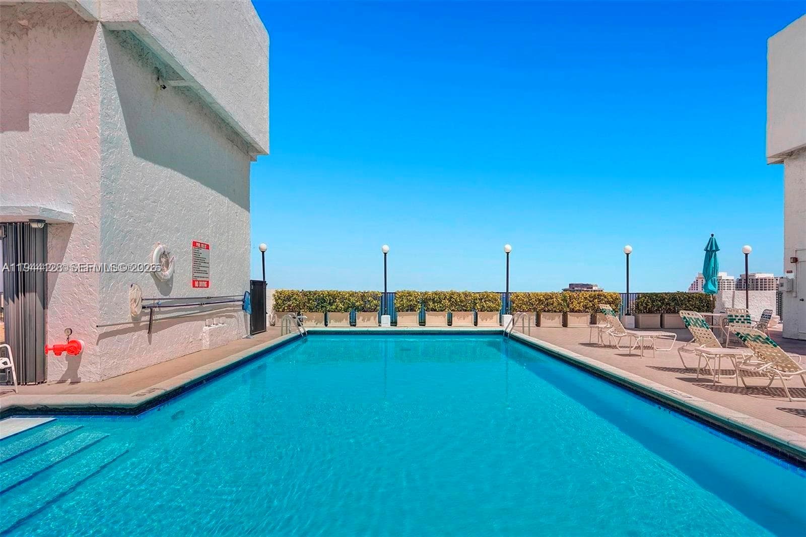 Roof top pool