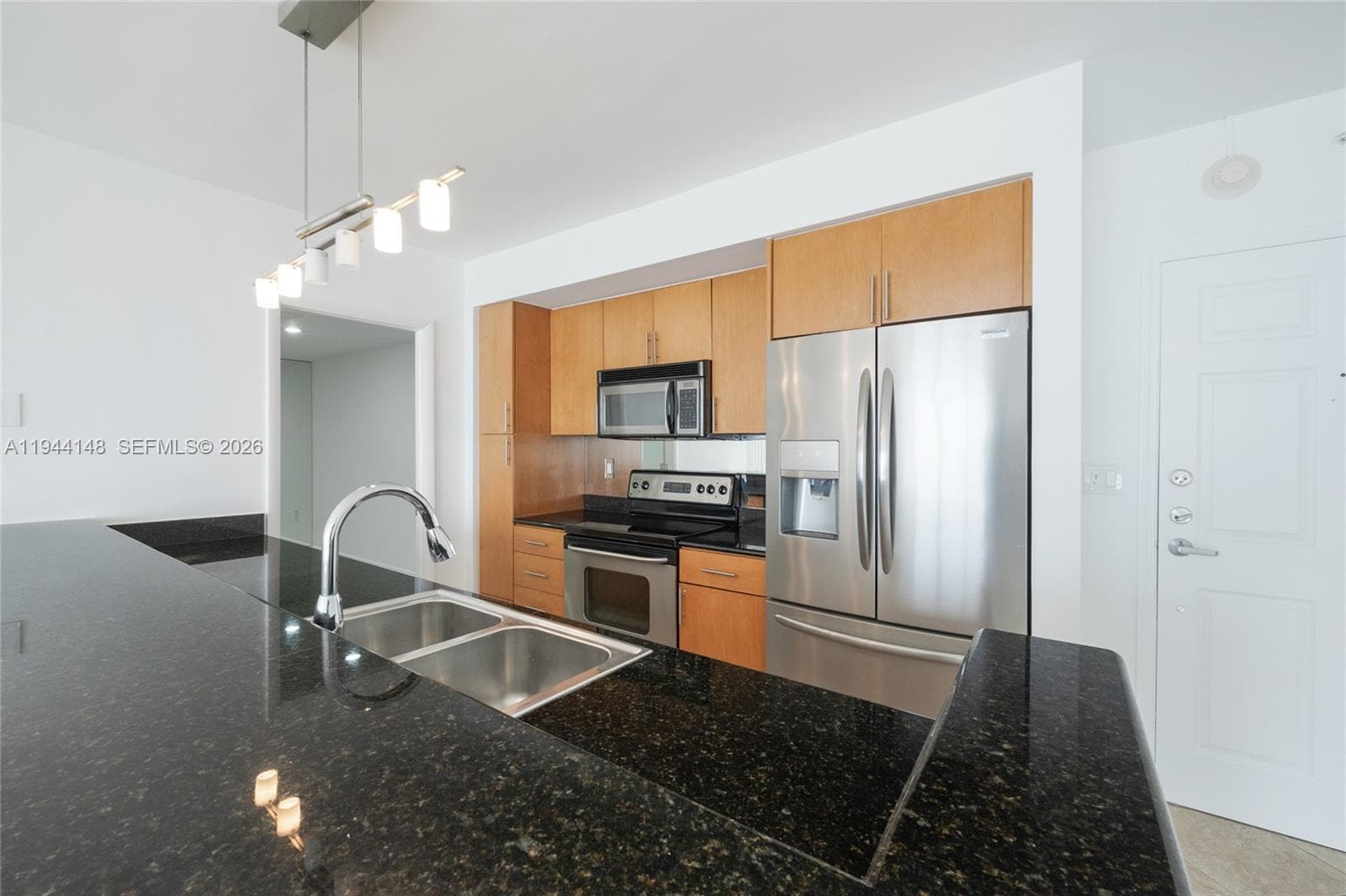 ISLAND POINTE · #9N in Bay Harbor Islands - Photo 4