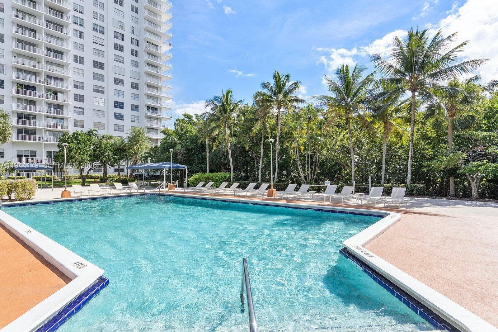 ADMIRALS PORT CONDO WEST · #1607W in Aventura - Photo 17