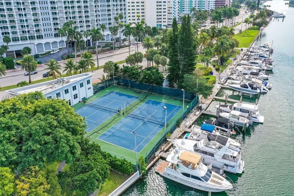 THE CARRAIGE HOUSE CONDO · #1412 in Miami Beach - Photo 3