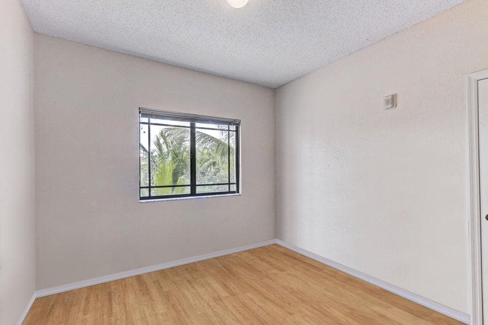 bedroom 2 - furniture removed virtually