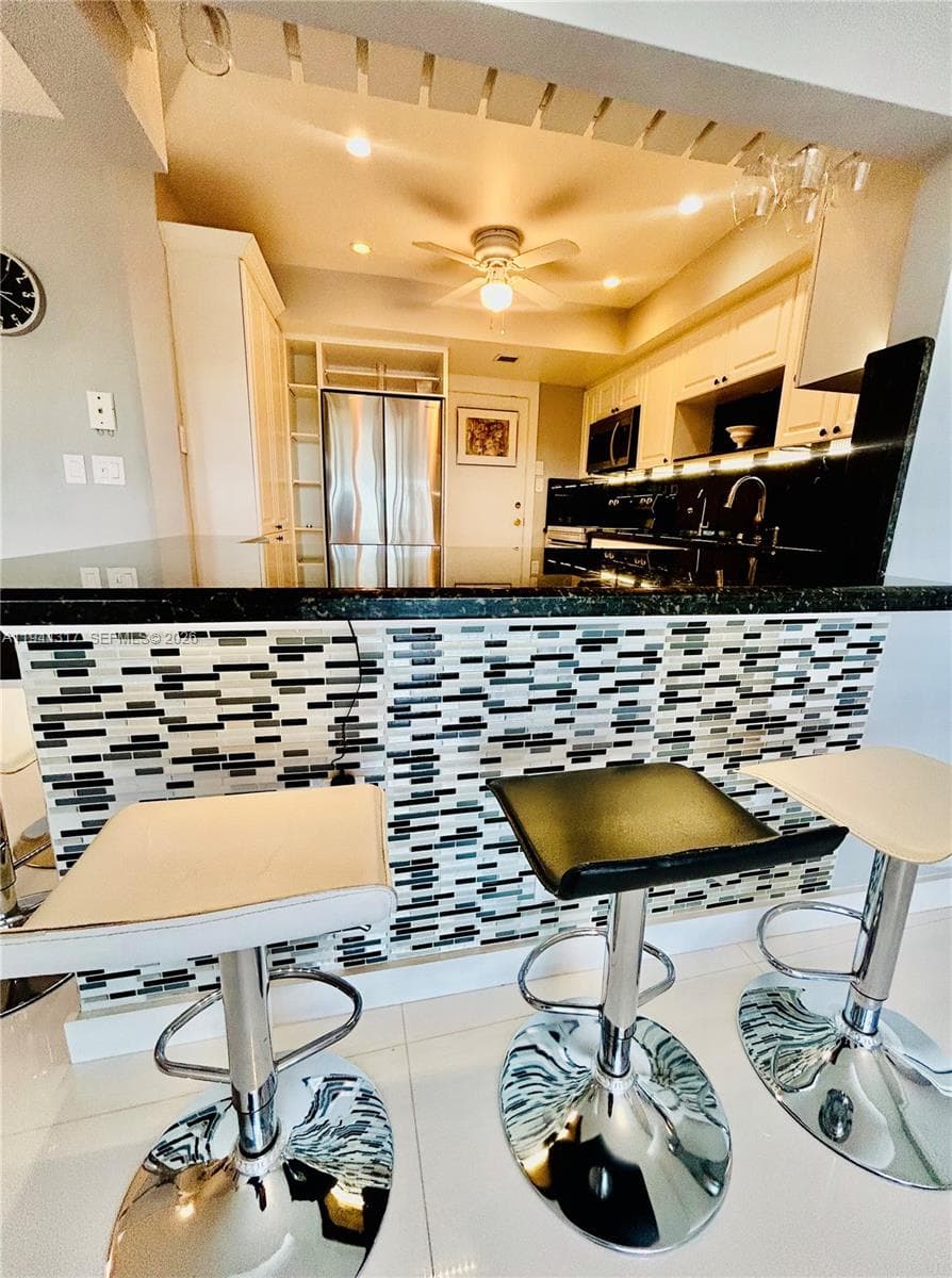 FAIRWAYS RIVIERA · #721 in Hallandale Beach - Photo 5