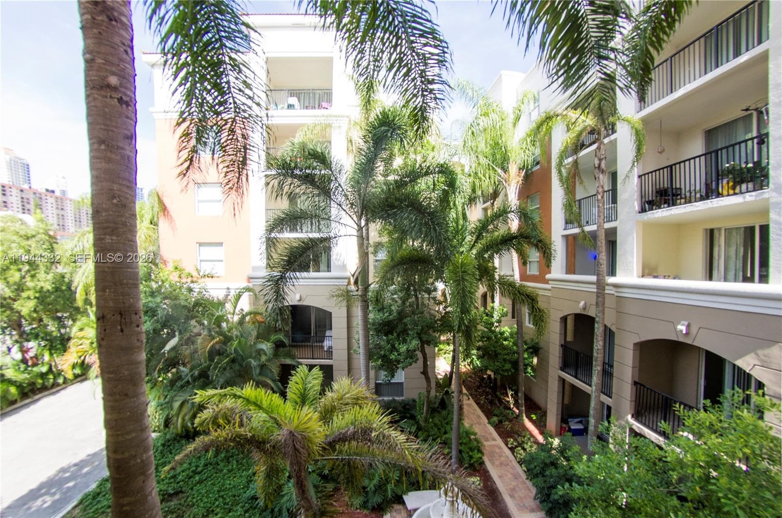 Porto Bellagio · #4312 in Sunny Isles Beach - Photo 27
