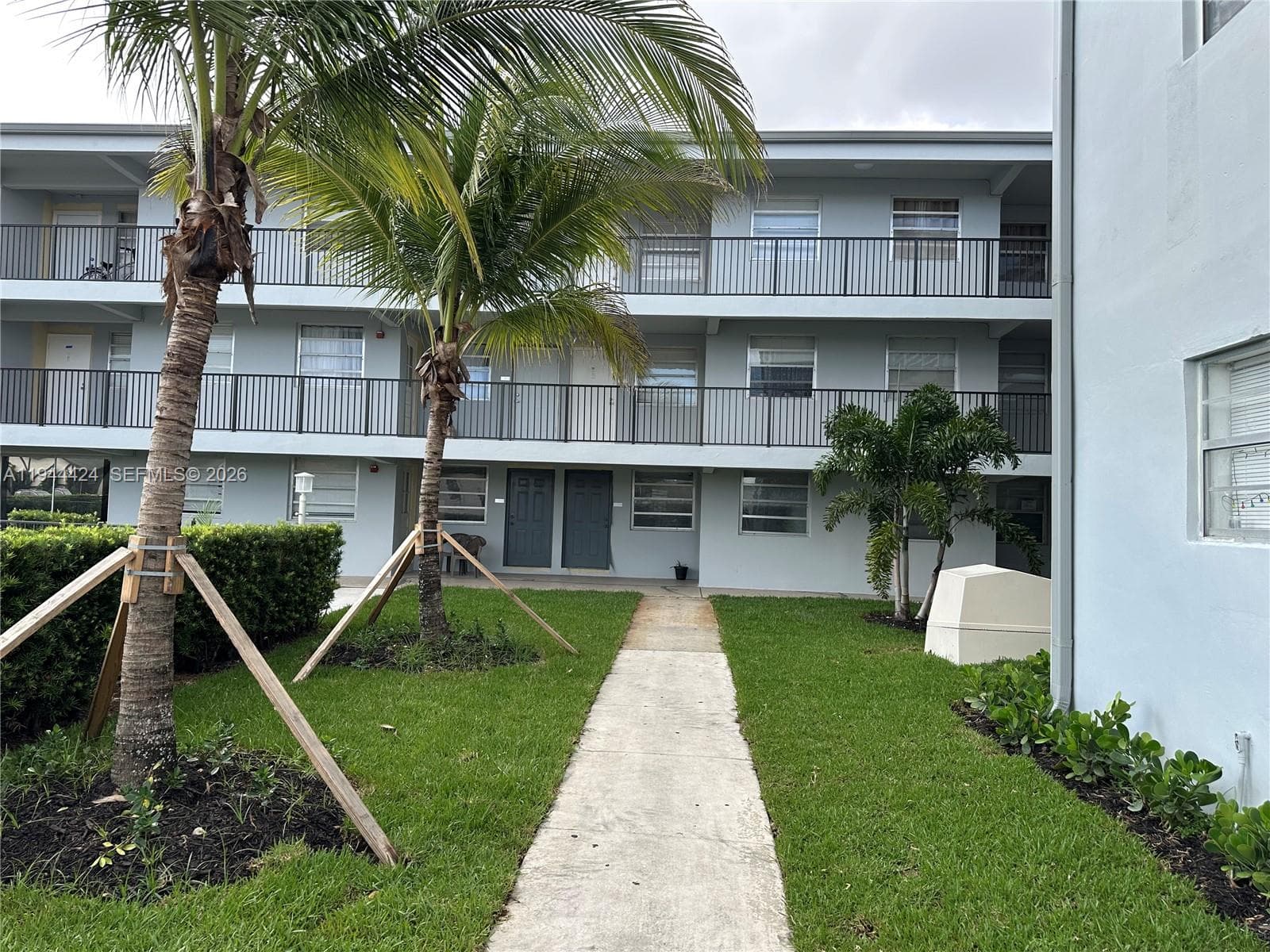 LSOLEI AT HALLANDALE BEAC · #112 in Hallandale Beach - Photo 2