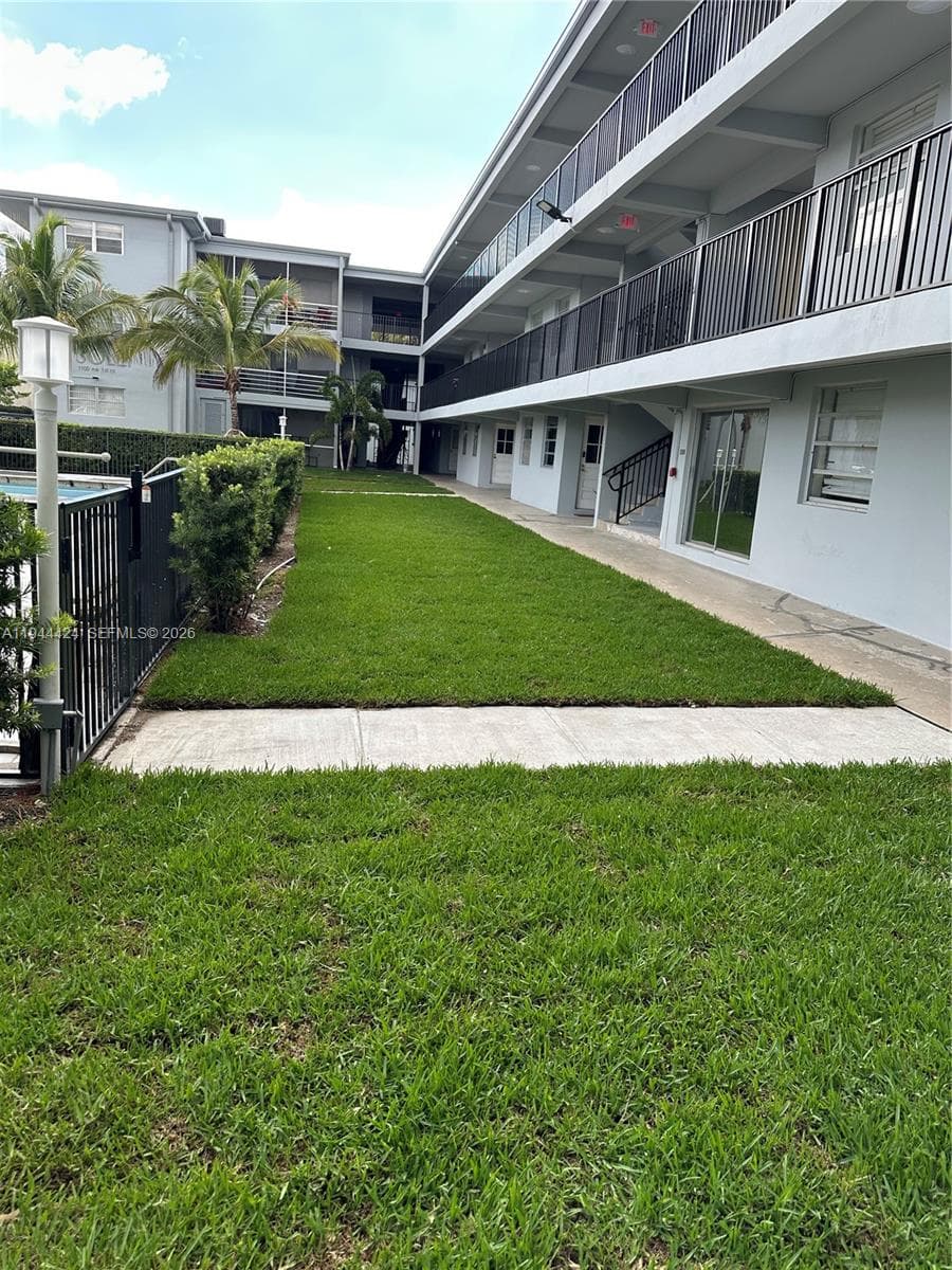 LSOLEI AT HALLANDALE BEAC · #112 in Hallandale Beach - Photo 3