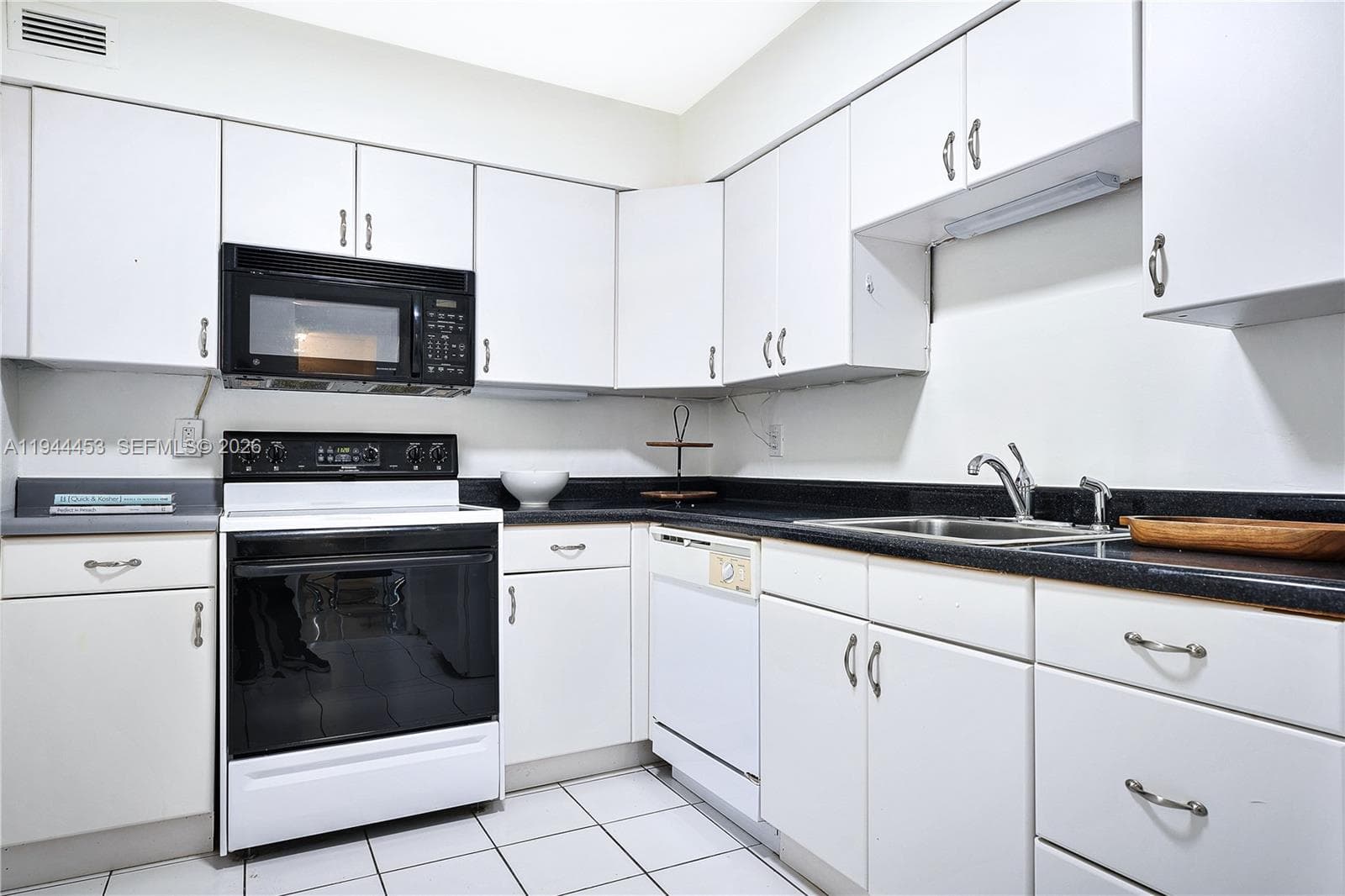 FOUR WINDS CONDO · #705 in Surfside - Photo 5