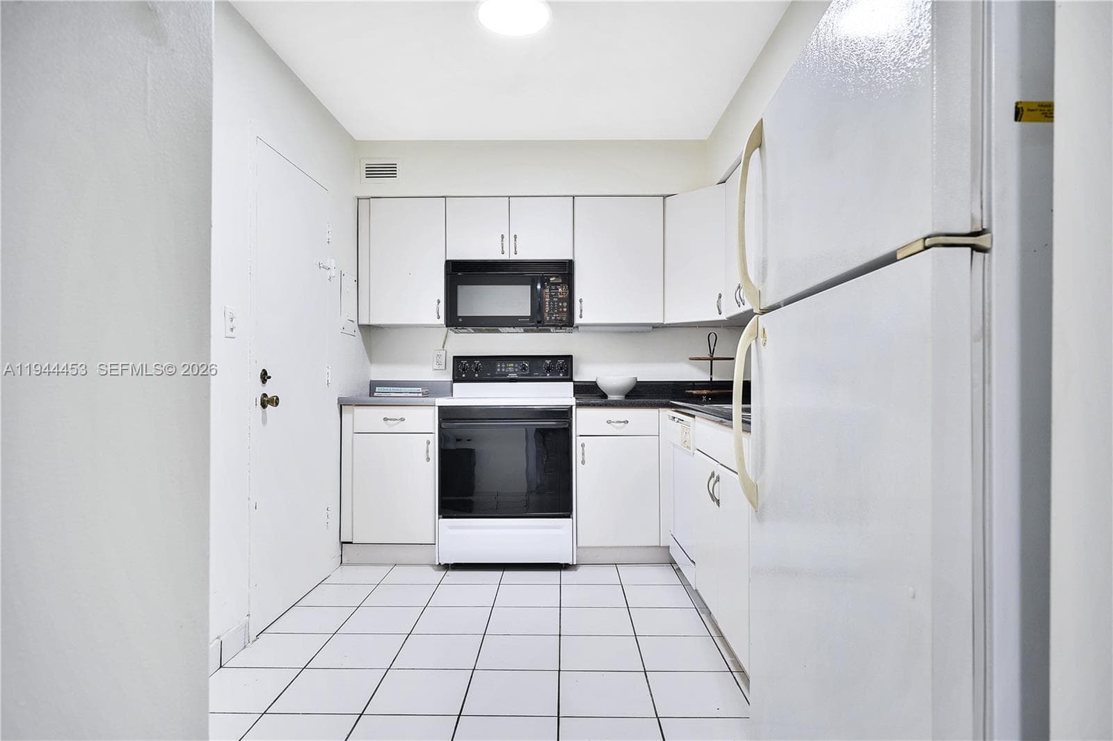 FOUR WINDS CONDO · #705 in Surfside - Photo 4