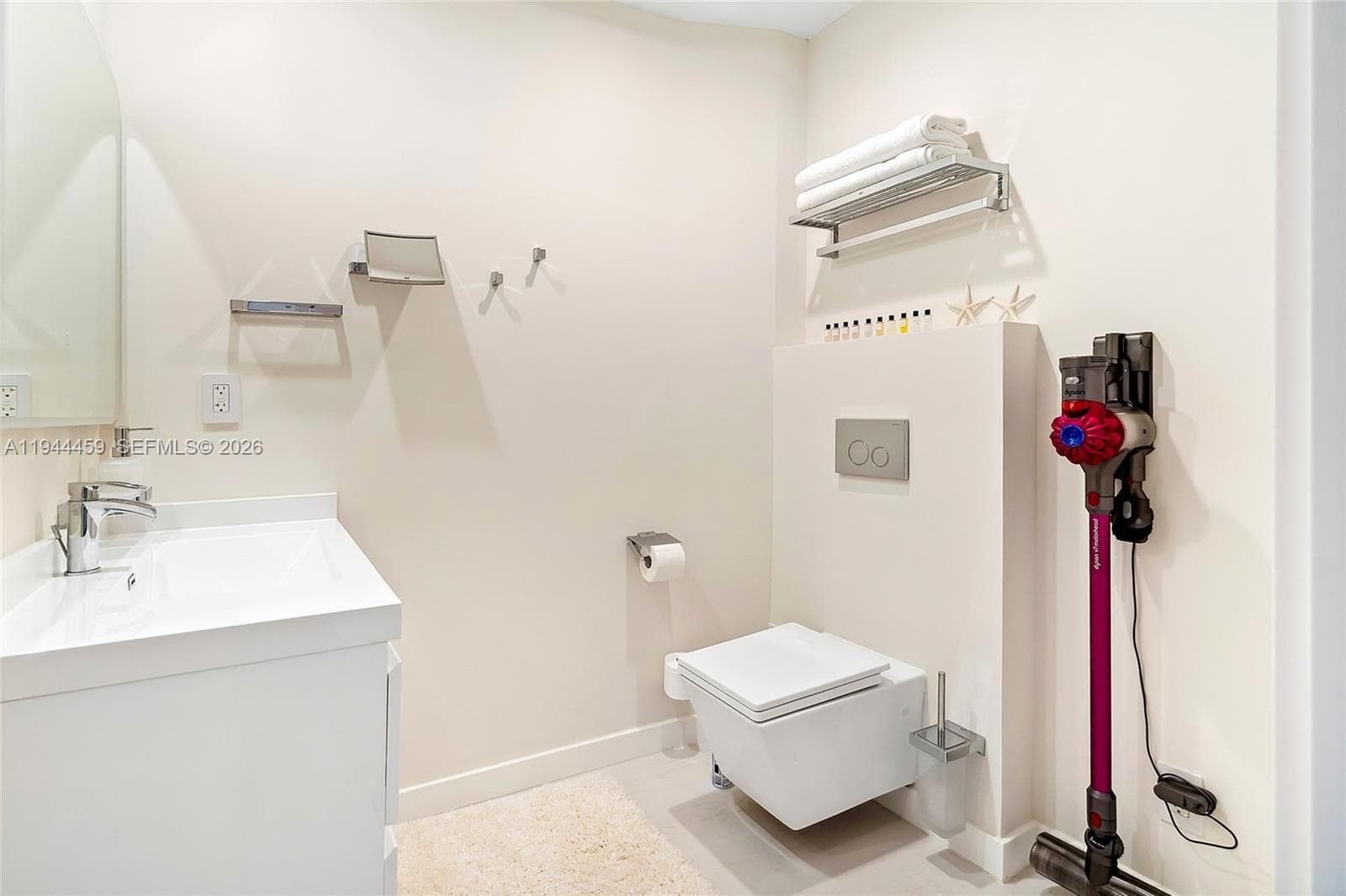FAIRWAYS RIVIERA · #811 in Hallandale Beach - Photo 16