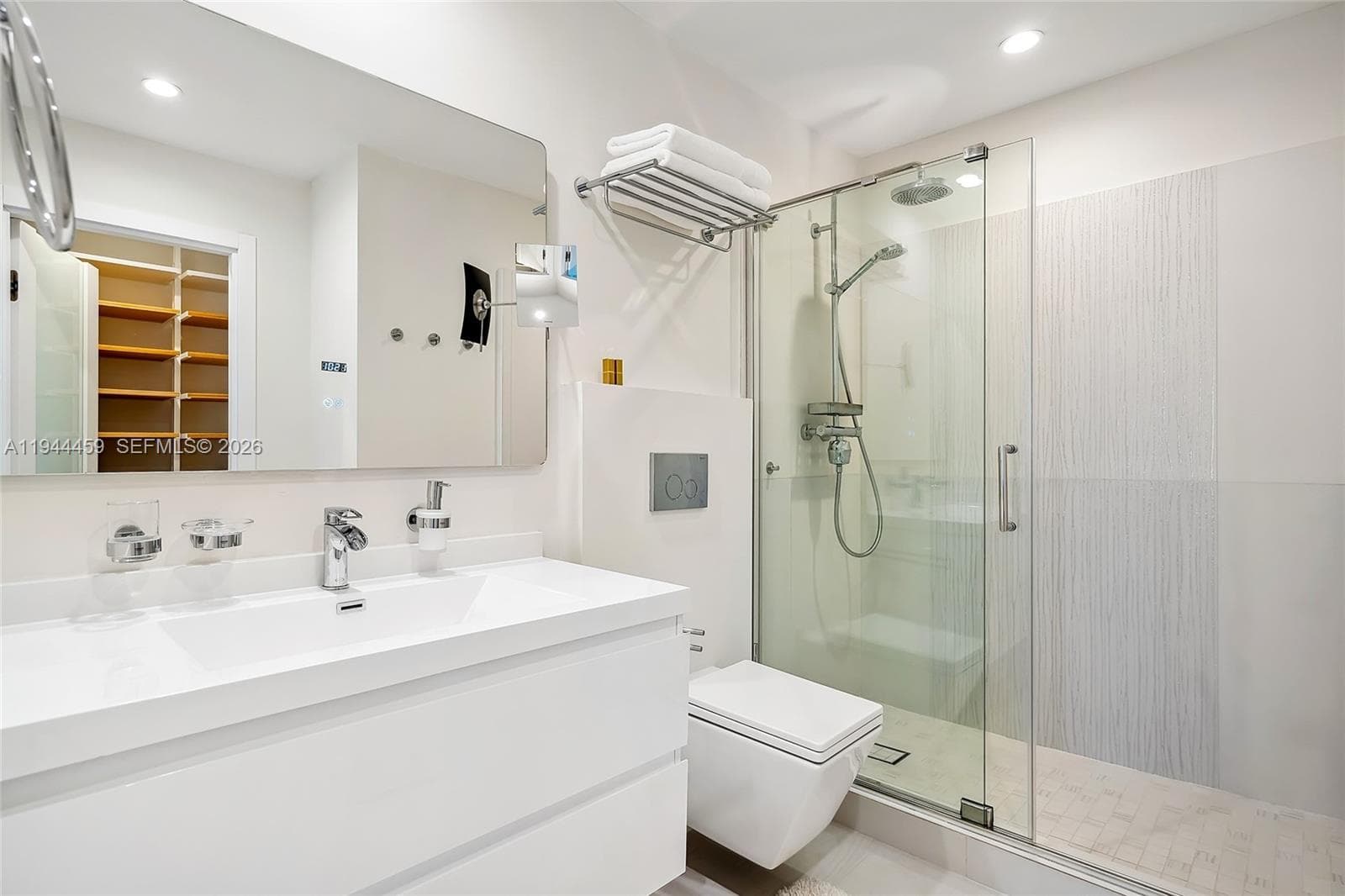 FAIRWAYS RIVIERA · #811 in Hallandale Beach - Photo 24