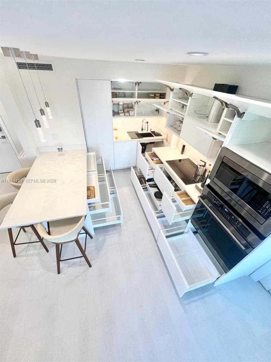FAIRWAYS RIVIERA · #811 in Hallandale Beach - Photo 10