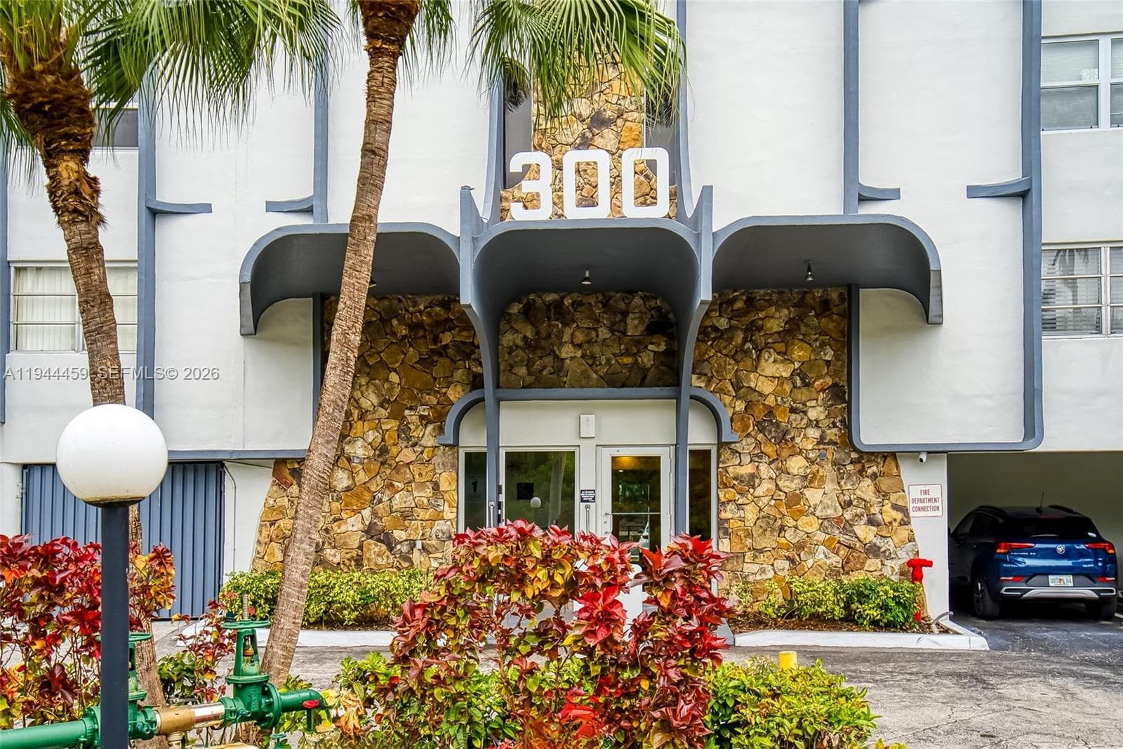 FAIRWAYS RIVIERA · #811 in Hallandale Beach - Photo 33