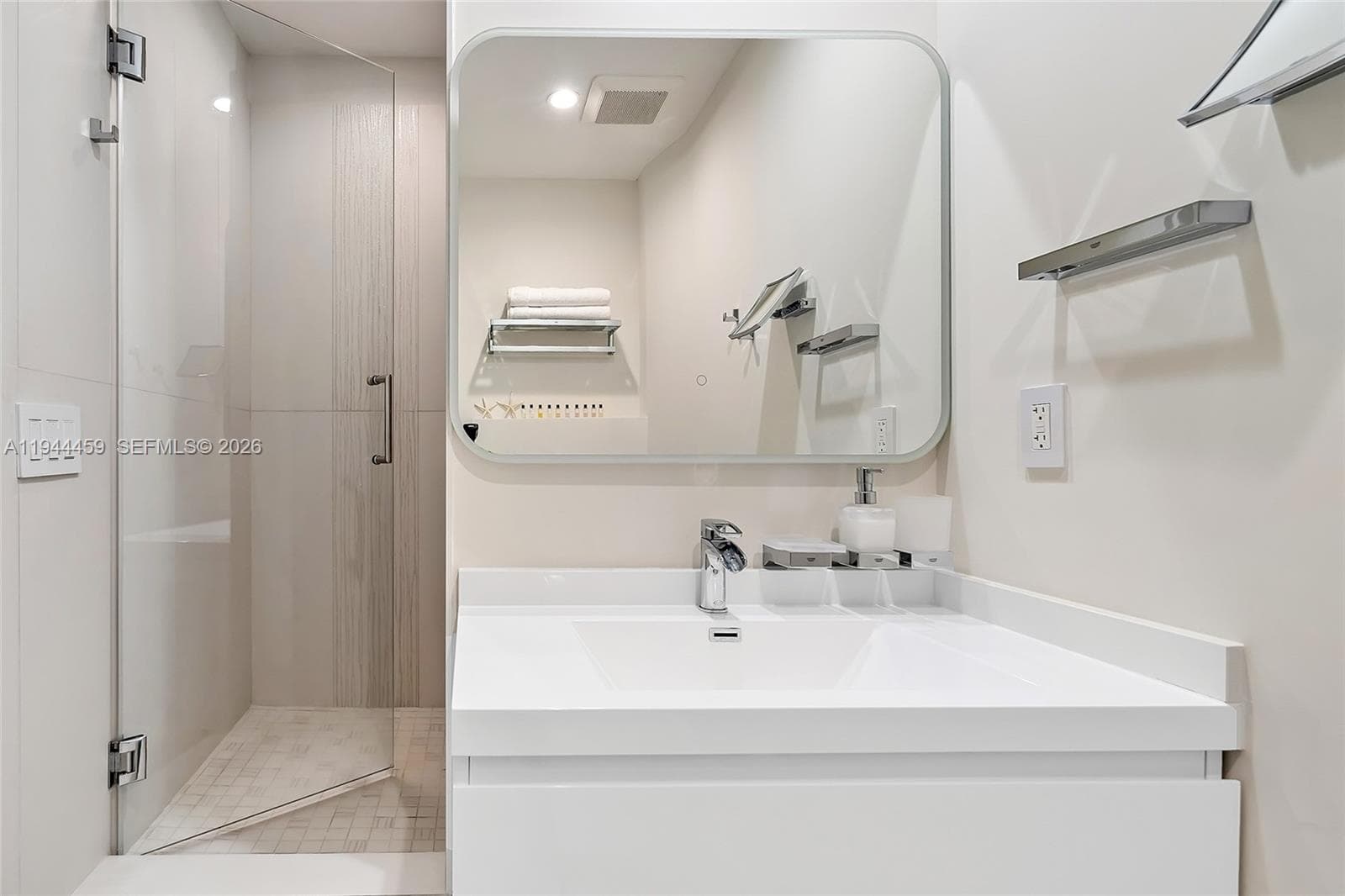 FAIRWAYS RIVIERA · #811 in Hallandale Beach - Photo 18