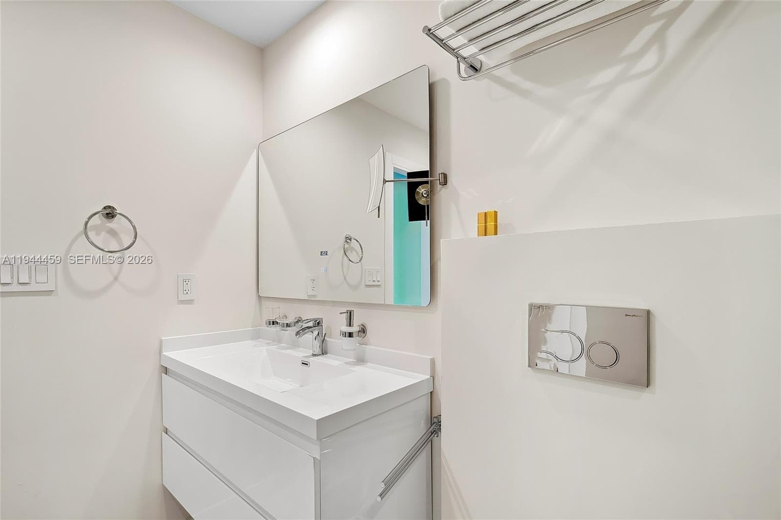 FAIRWAYS RIVIERA · #811 in Hallandale Beach - Photo 25