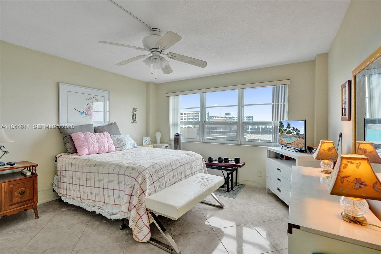 Guest room. Bedroom.