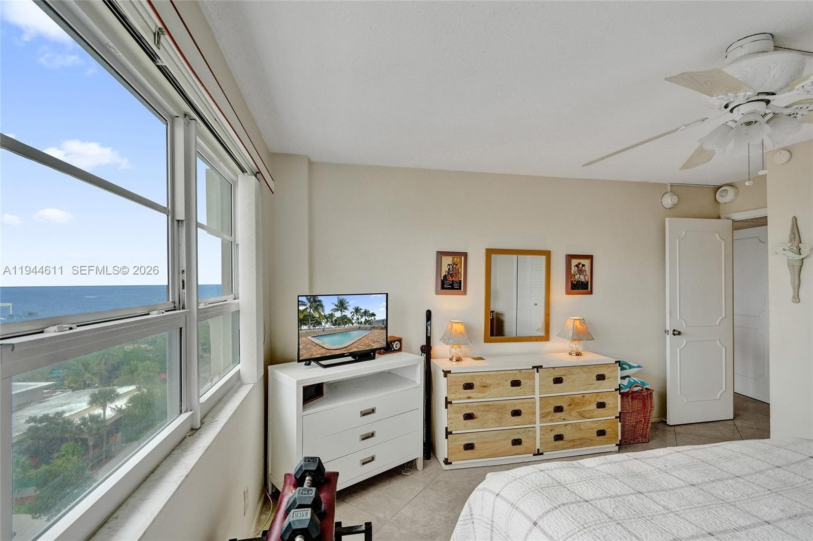 Guest room. Bedroom.