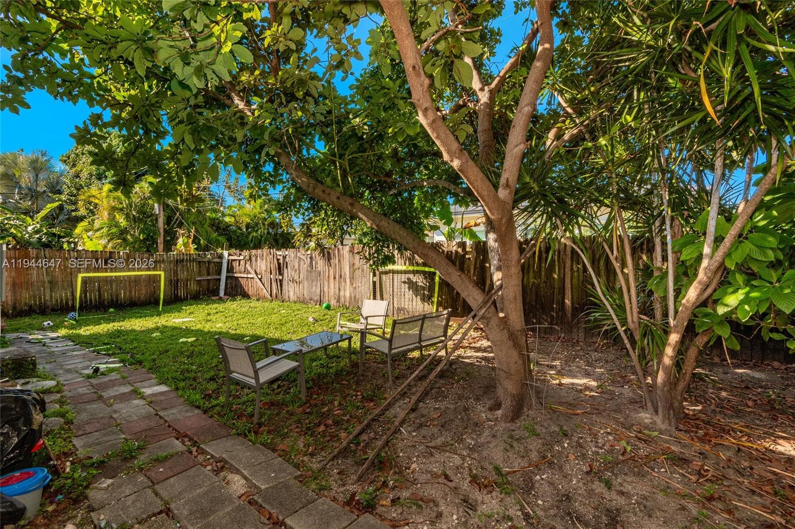8950 Harding Ave photo 27