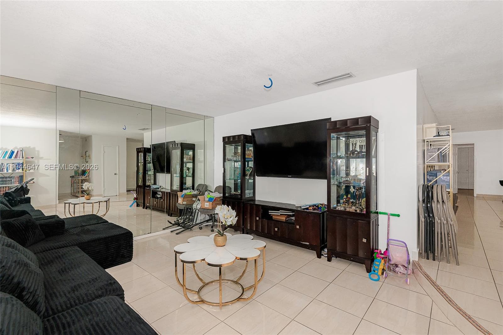 8950 Harding Ave photo 2