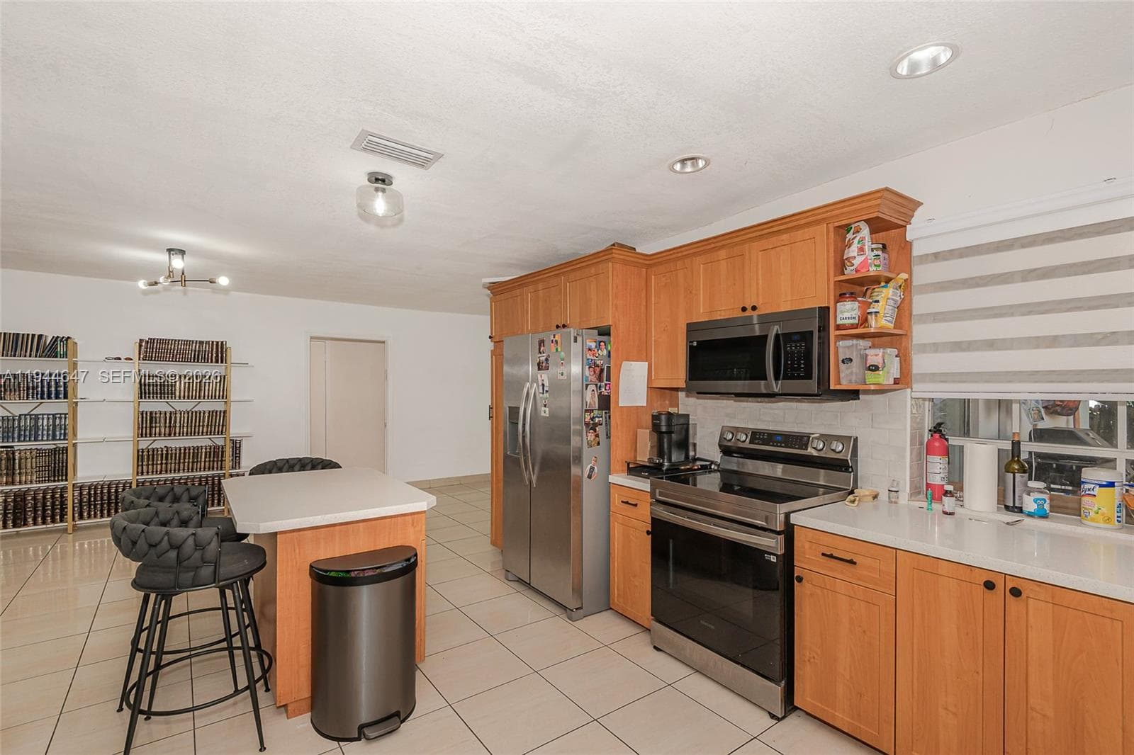 8950 Harding Ave photo 9