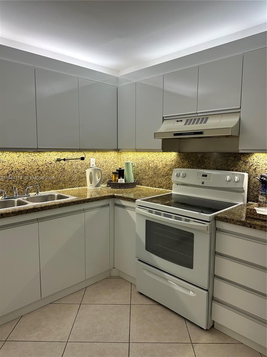 THE CLIPPER AT BISC COVE · #108 in Aventura - Photo 12