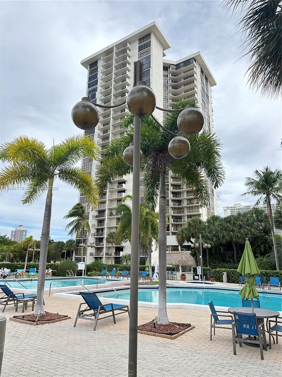 THE CLIPPER AT BISC COVE · #108 in Aventura - Photo 14