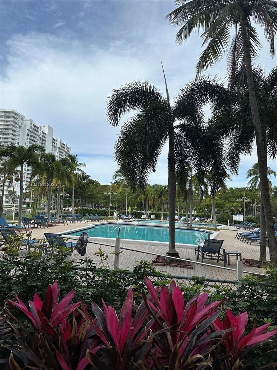THE CLIPPER AT BISC COVE · #108 in Aventura - Photo 18