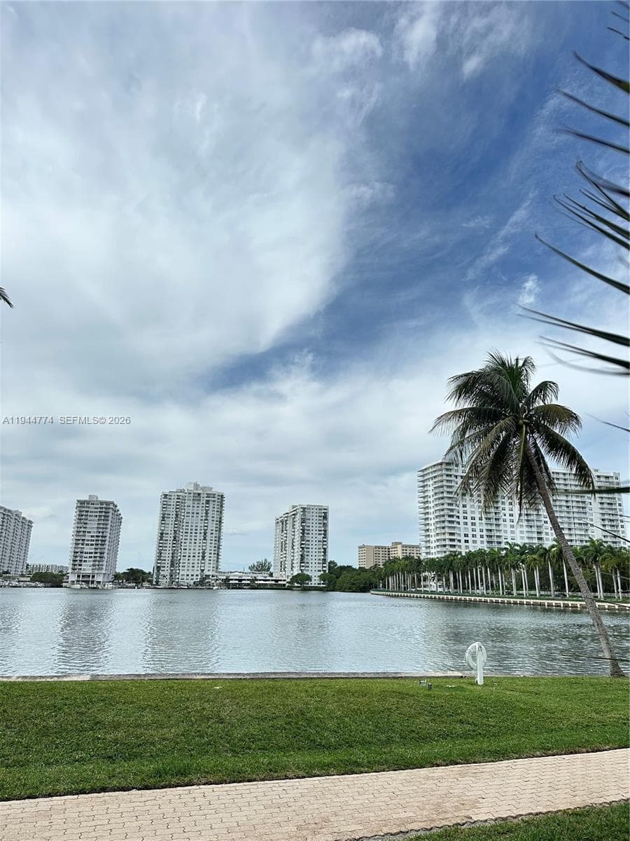 THE CLIPPER AT BISC COVE · #108 in Aventura - Photo 15