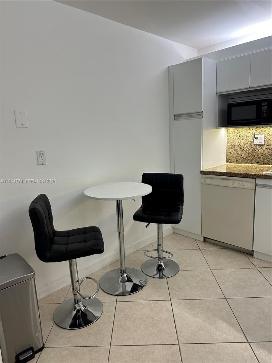 THE CLIPPER AT BISC COVE · #108 in Aventura - Photo 11